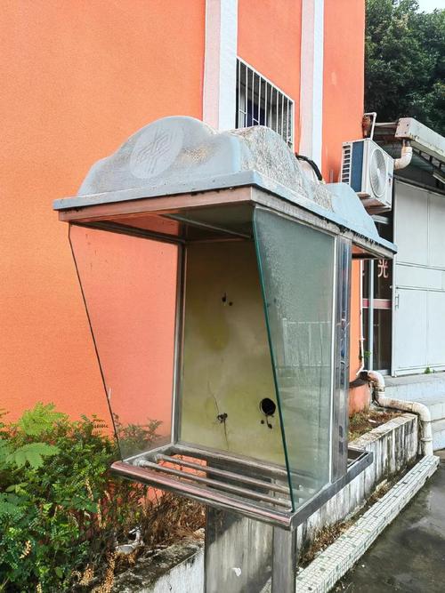 城市记忆的守护者——电话亭